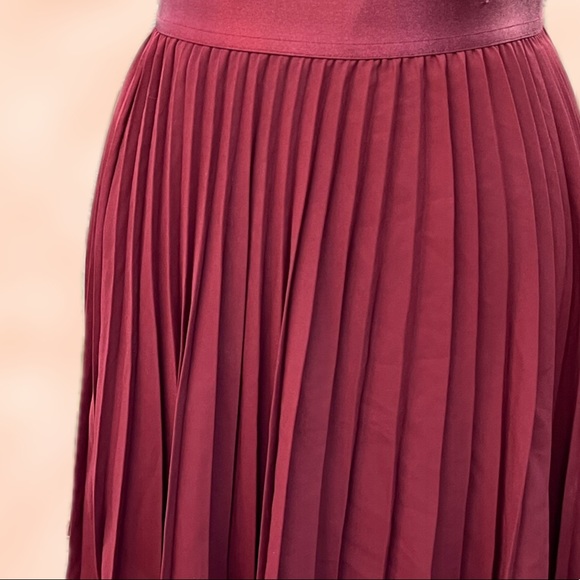 Burgundy Pleated Accordion A-Line Mini Skirt - Picture 7 of 7